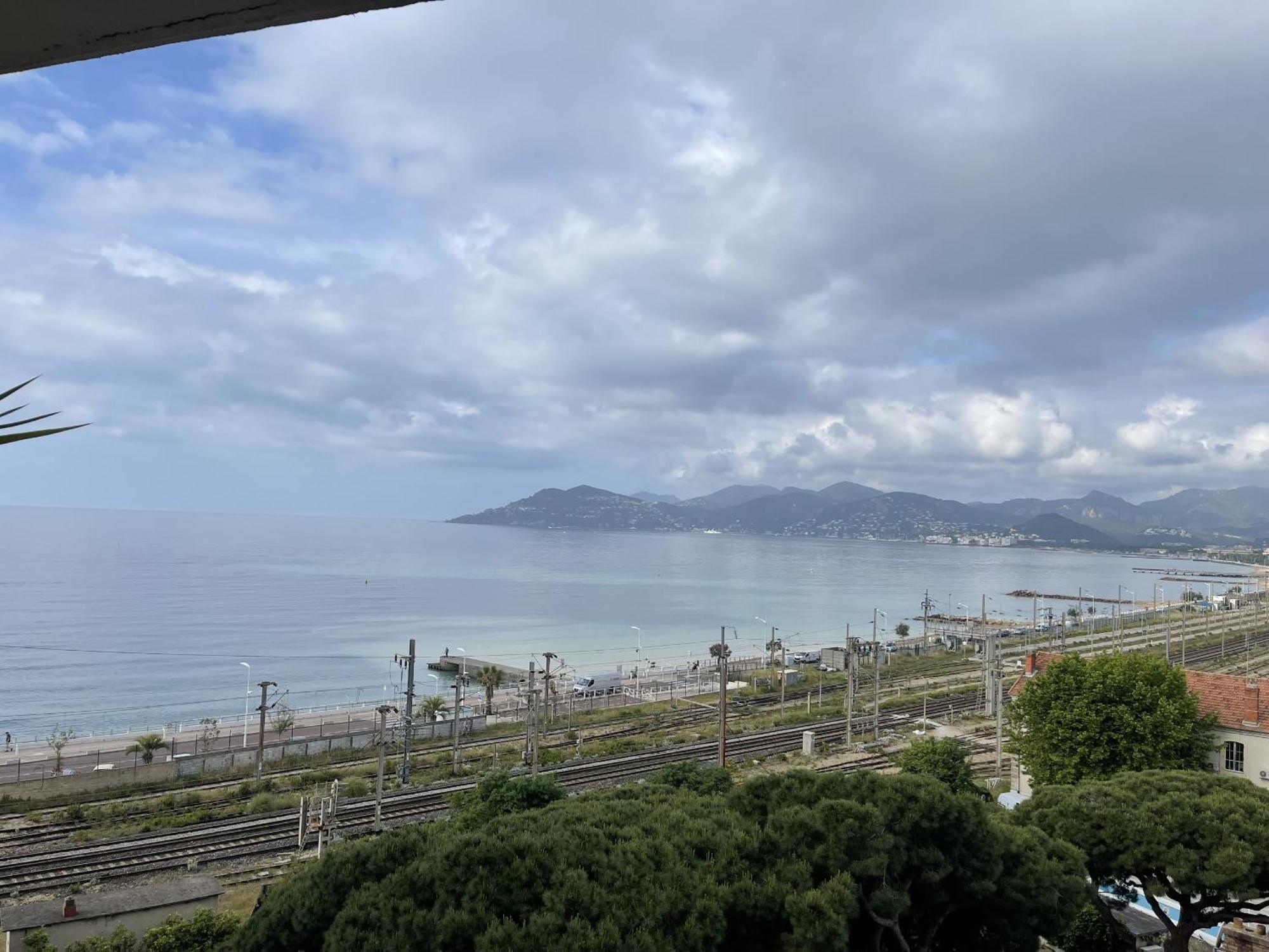 Vue Et Pisicne Apartment *